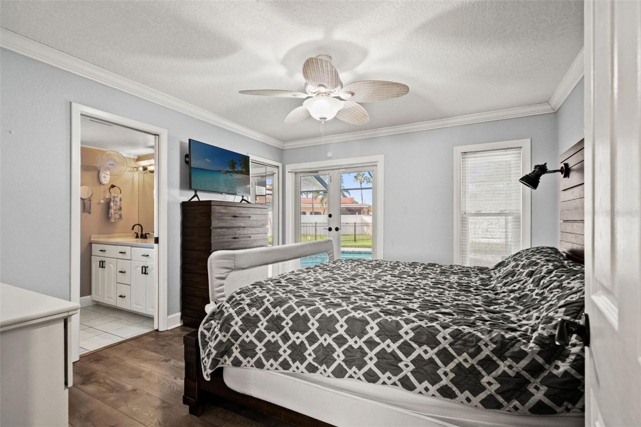 11312 Robert Dr., Seminole, FL 33778 Photo