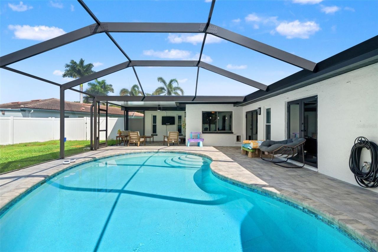 11312 Robert Dr., Seminole, FL 33778 Photo