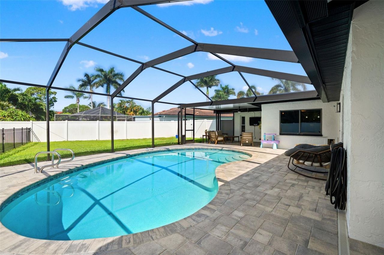 11312 Robert Dr., Seminole, FL 33778 Photo