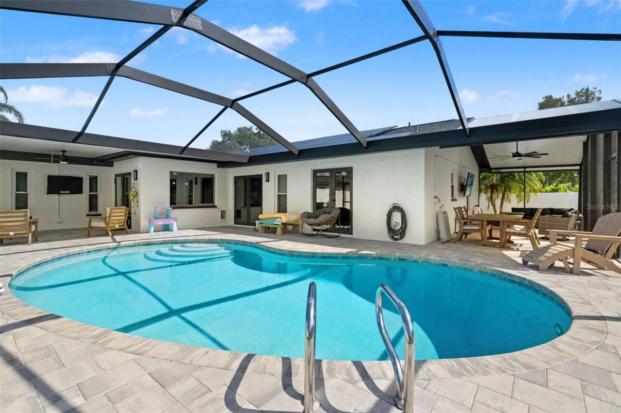 11312 Robert Dr., Seminole, FL 33778 Photo