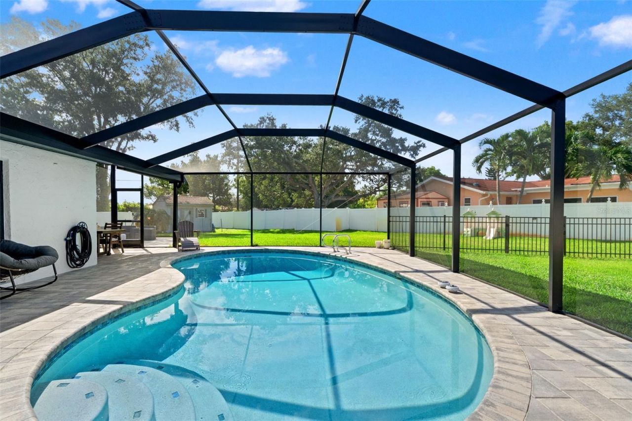 11312 Robert Dr., Seminole, FL 33778 Photo