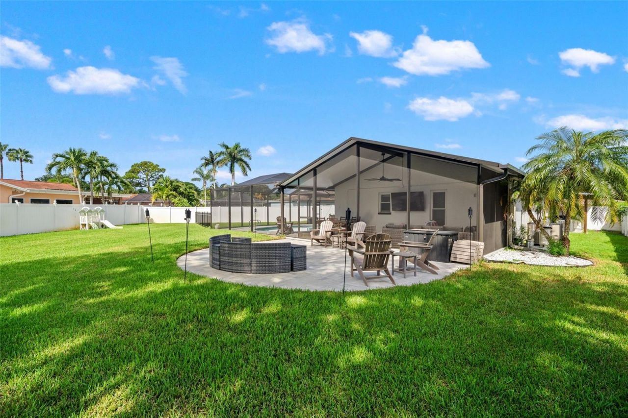 11312 Robert Dr., Seminole, FL 33778 Photo