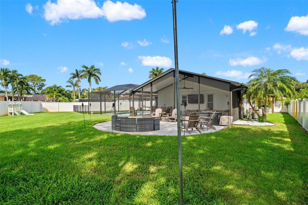 11312 Robert Dr., Seminole, FL 33778 Photo
