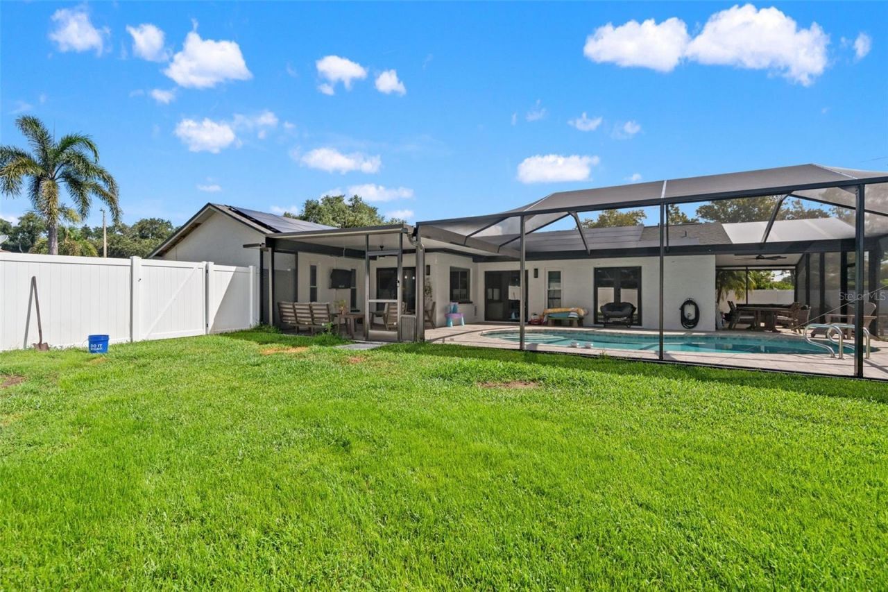 11312 Robert Dr., Seminole, FL 33778 Photo