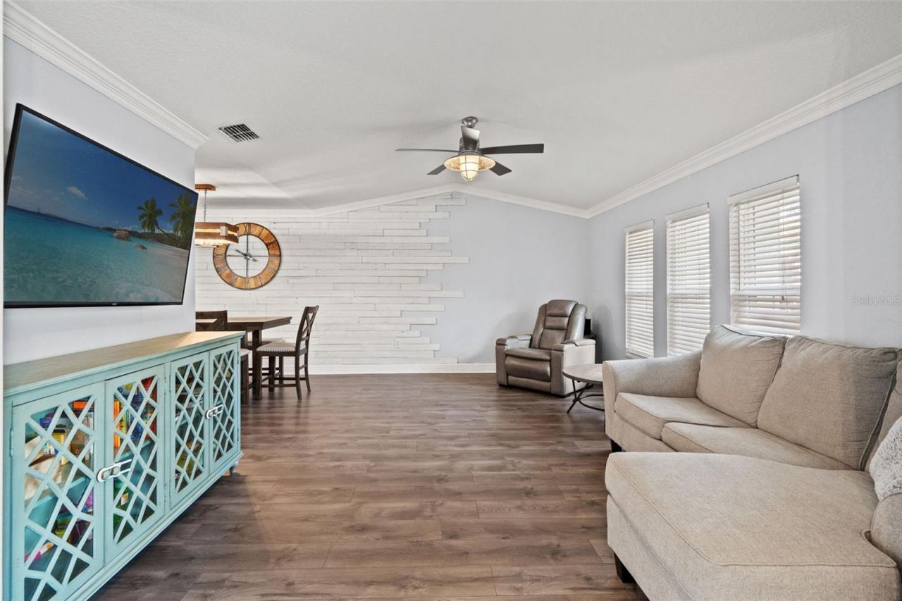 11312 Robert Dr., Seminole, FL 33778 Photo