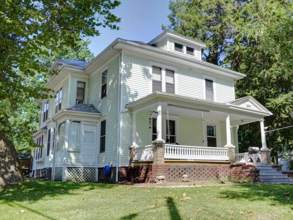 340 S RANDOLPH Street, Macomb, IL 61455
