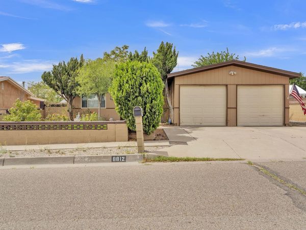 8812 Robby Avenue SW, Albuquerque, NM 87121