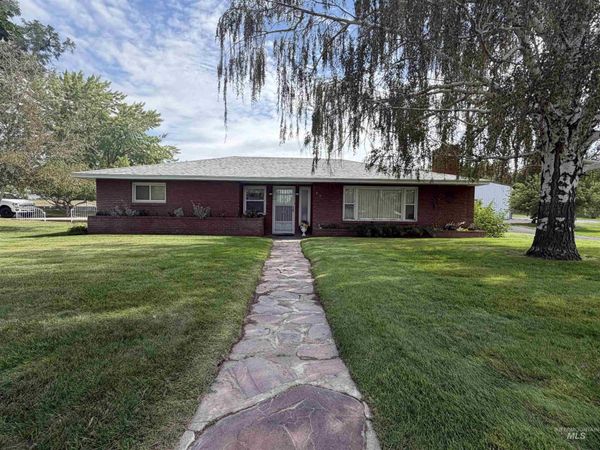 571 N 3rd. Ave., Hagerman, ID 83332