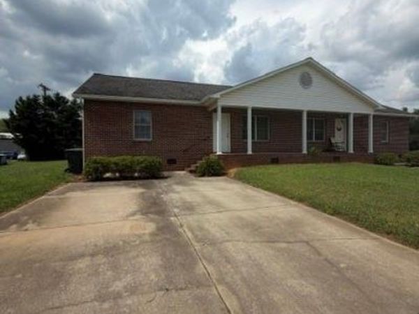 1535 23rd Street NE, Hickory, NC 28601