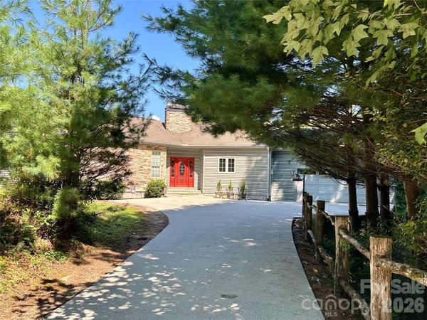 1228 Ugugu Drive , Brevard, NC 28712