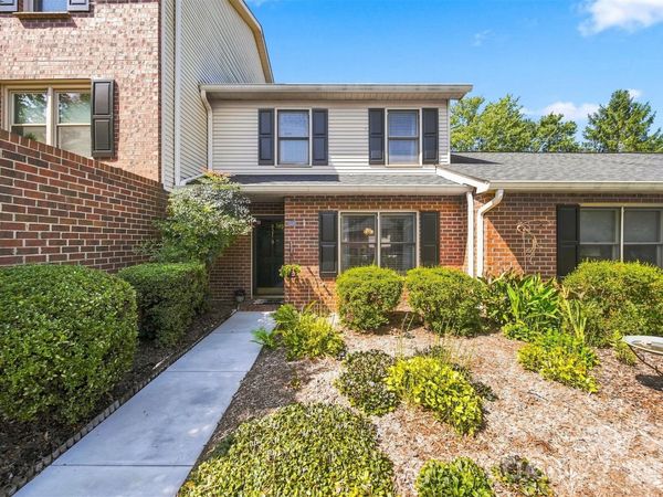 921 21st Avenue NE, Hickory, NC 28601