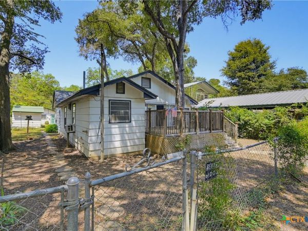 924 Lake Drive , Seguin, TX 78155