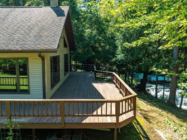 658 E River Drive, L'anse, MI 49946