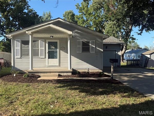 1005 W Pine Street , Jerseyville, IL 62052
