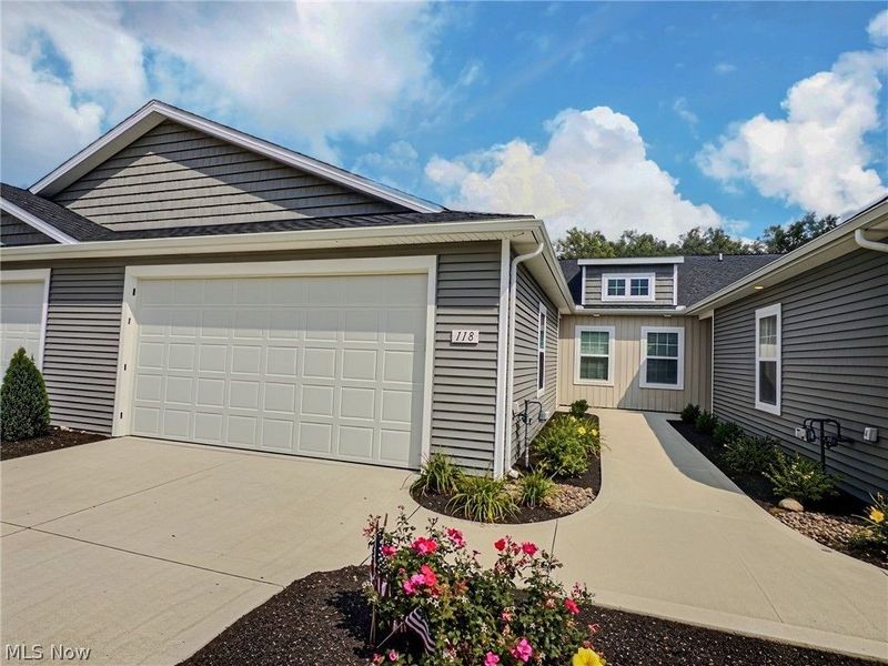 118 W Spring Drive, Elyria, OH 44035 Photo 1