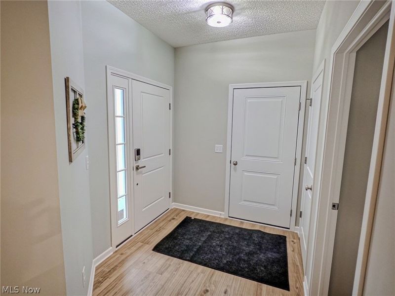 118 W Spring Drive, Elyria, OH 44035 Photo 4