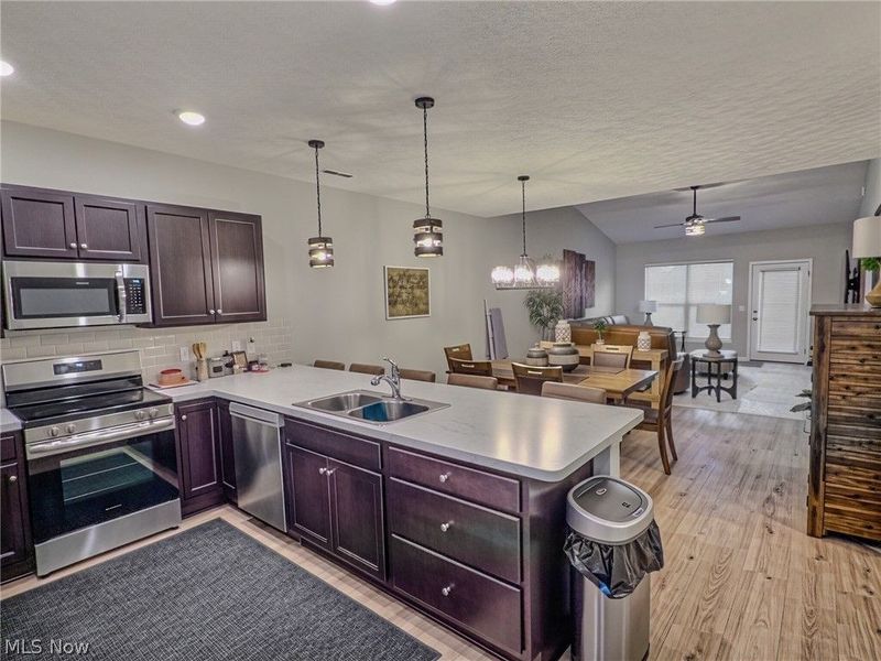118 W Spring Drive, Elyria, OH 44035 Photo 5