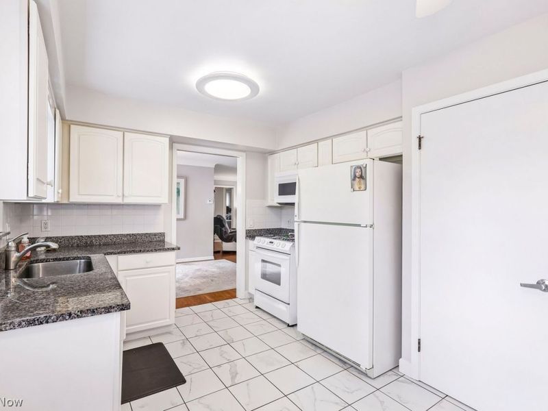 1329 Jackie Lane, Mayfield Heights, OH 44124 Photo 7