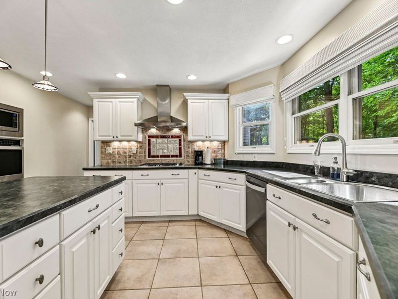 6541 Crabtree Lane , Brecksville, OH 44141 Photo 5