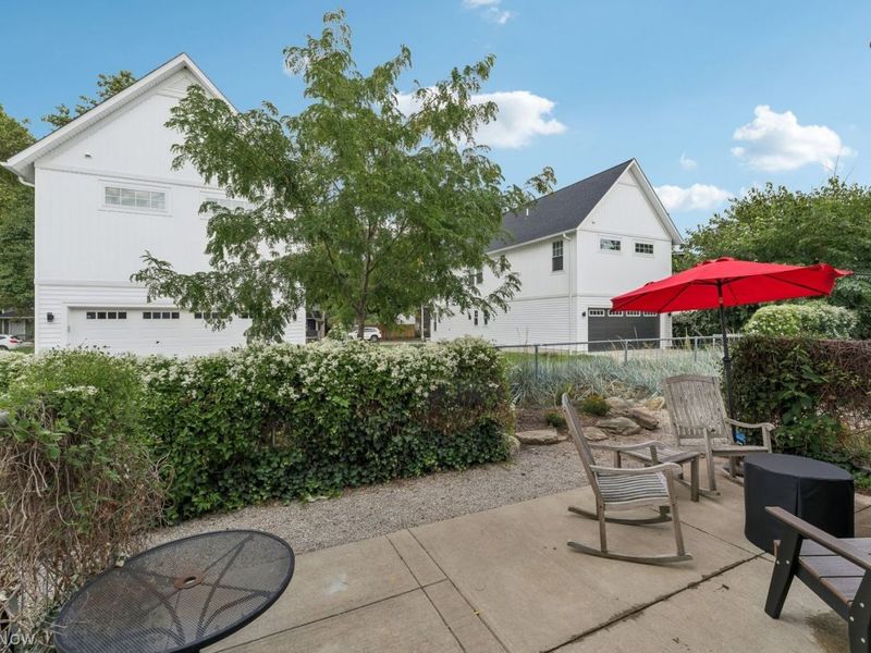 2069 W 34th Place, Cleveland, OH 44113 Photo 3
