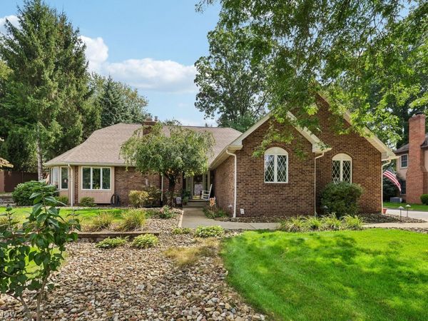 6685 Sturbridge Place, Youngstown, OH 44514