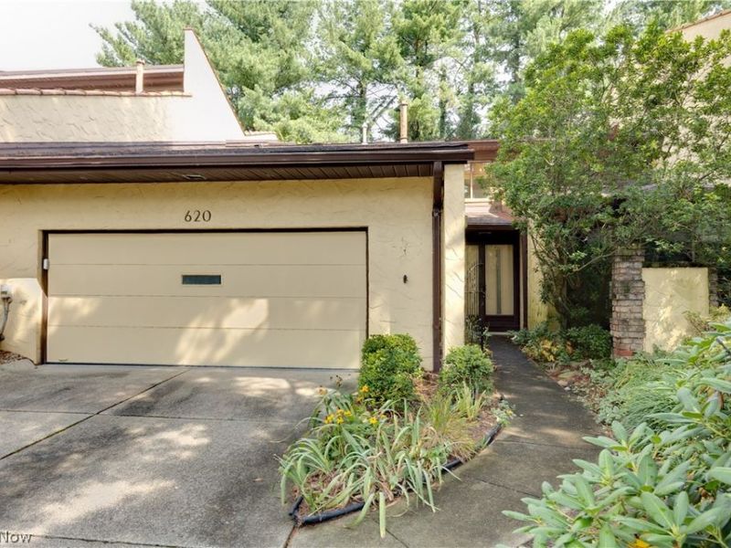 620 Hampton Ridge Drive , Akron, OH 44313 Photo 1