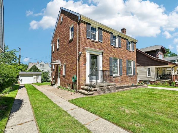 2052 Hillcrest Avenue , Old Brooklyn, OH 44109