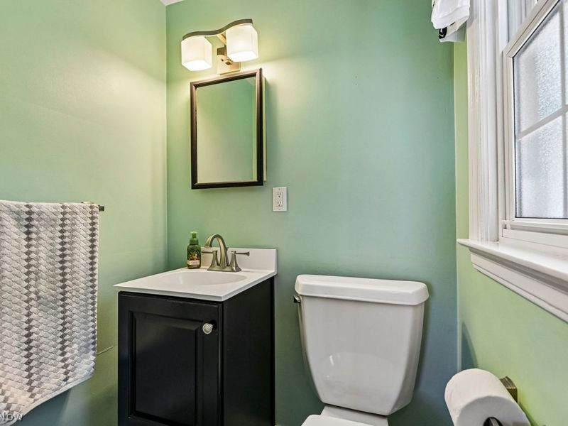 2052 Hillcrest Avenue, Cleveland, OH 44109 Photo 13