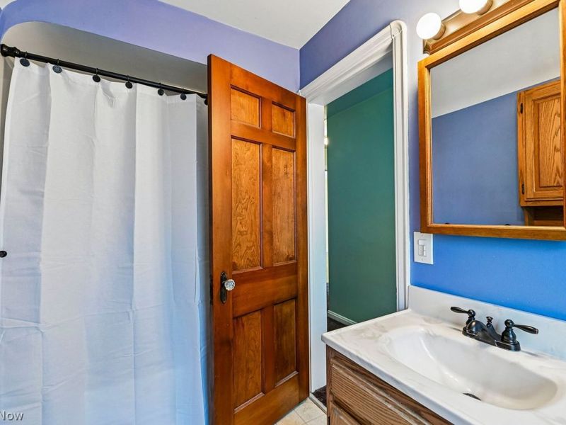 2052 Hillcrest Avenue, Cleveland, OH 44109 Photo 15
