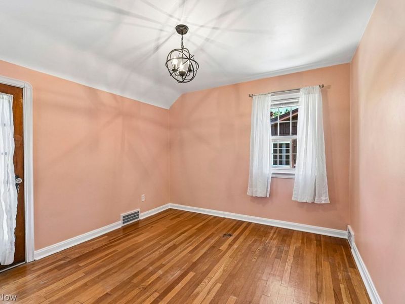 2052 Hillcrest Avenue, Cleveland, OH 44109 Photo 16