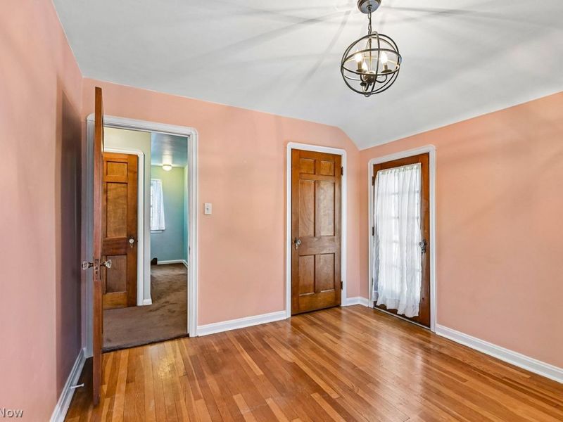 2052 Hillcrest Avenue, Cleveland, OH 44109 Photo 17