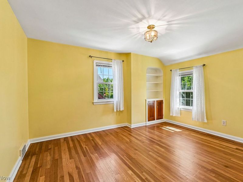 2052 Hillcrest Avenue, Cleveland, OH 44109 Photo 18
