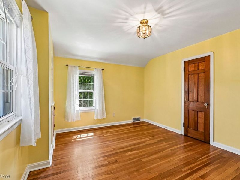 2052 Hillcrest Avenue, Cleveland, OH 44109 Photo 19
