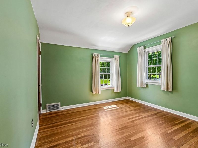 2052 Hillcrest Avenue, Cleveland, OH 44109 Photo 20