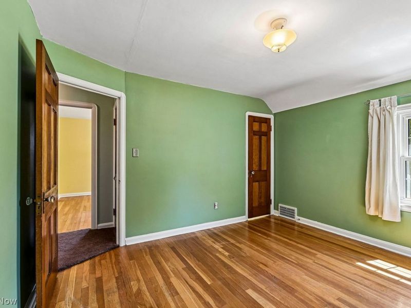 2052 Hillcrest Avenue, Cleveland, OH 44109 Photo 21