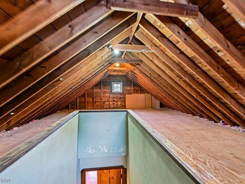 2052 Hillcrest Avenue, Cleveland, OH 44109 Photo 22