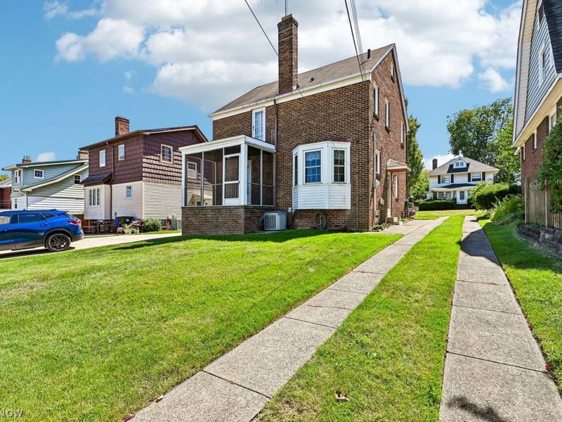 2052 Hillcrest Avenue, Cleveland, OH 44109 Photo 23