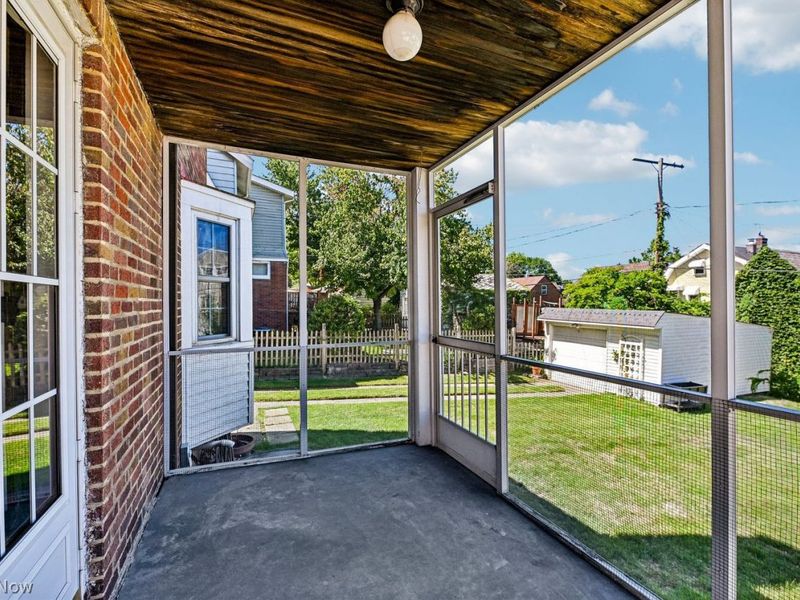 2052 Hillcrest Avenue, Cleveland, OH 44109 Photo 9