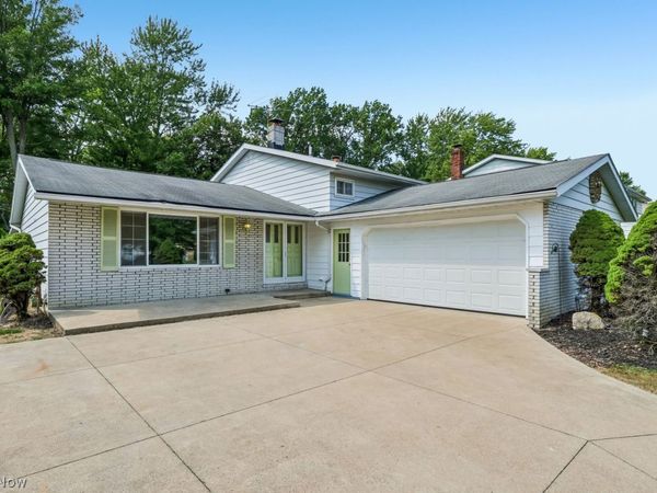 5594 Dorothy Drive, North Olmsted, OH 44070