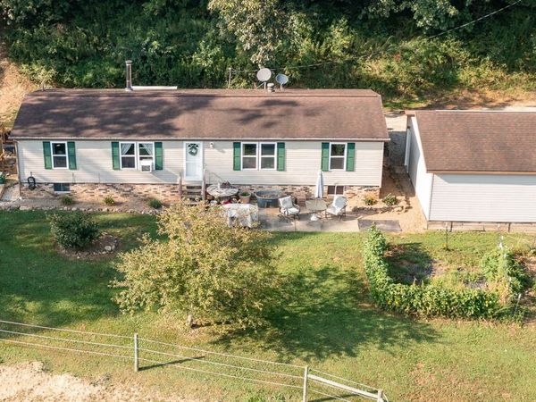 1323 Brussel Road NE, Carrollton, OH 44615