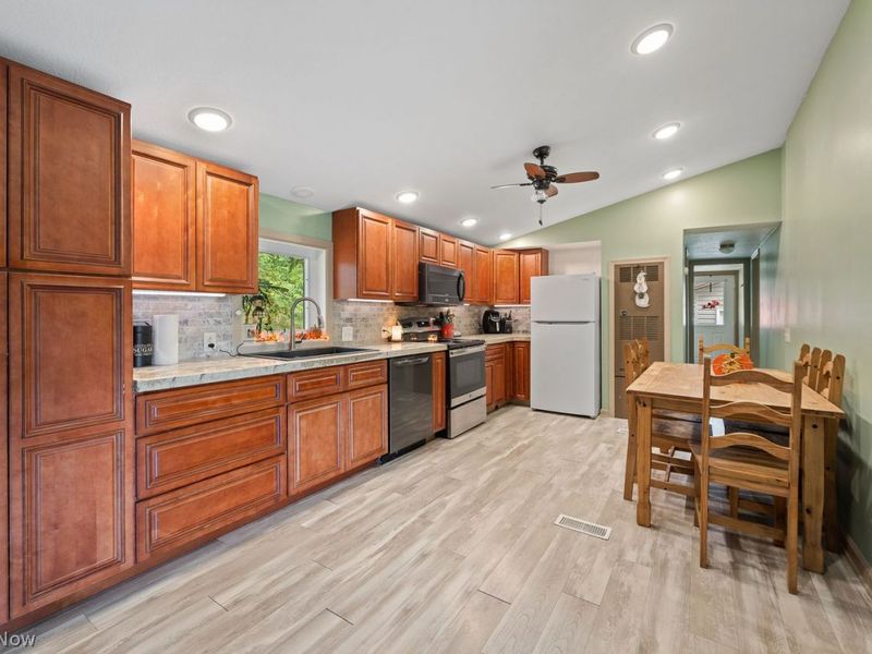 1323 Brussel Road NE, Carrollton, OH 44615 Photo 10