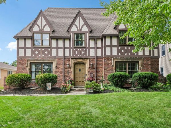 7478 Briarcliff Parkway , Middleburg Heights, OH 44130