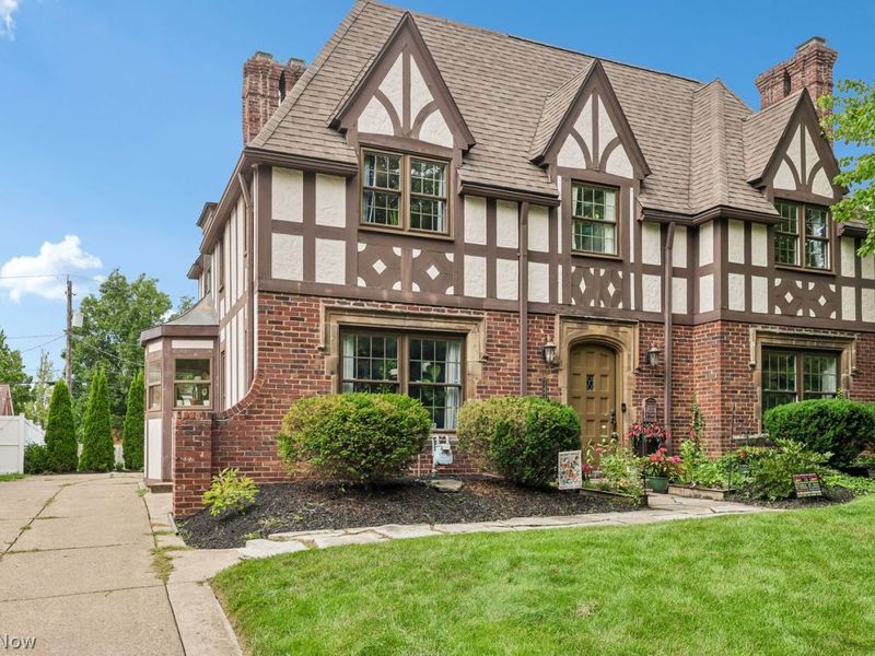 7478 Briarcliff Parkway, Middleburg Heights, OH 44130 Photo 2