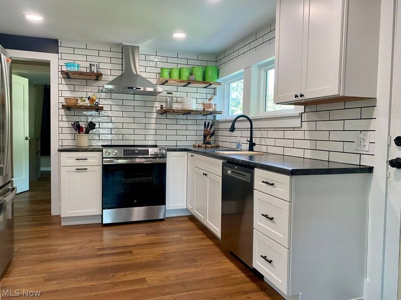 160 11th Street NE, New Philadelphia, OH 44663 Photo 3