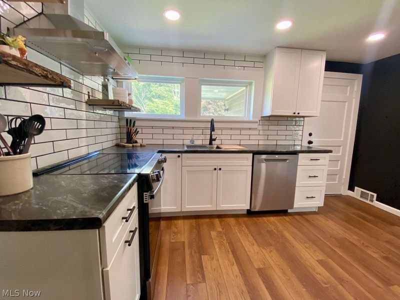 160 11th Street NE, New Philadelphia, OH 44663 Photo 4