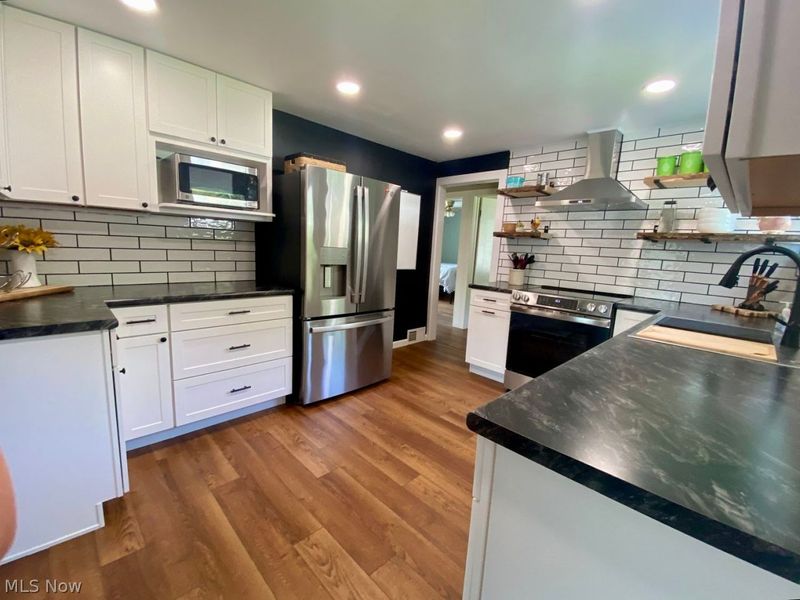 160 11th Street NE, New Philadelphia, OH 44663 Photo 5