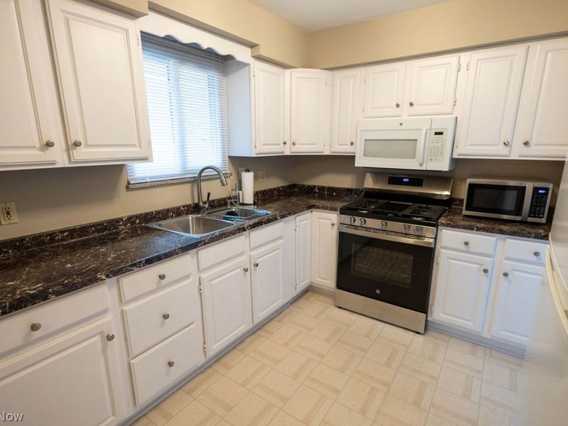 4068 W 219th Street, Fairview Park, OH 44126 Photo 12