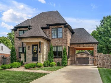 418 Chinoe Road, Lexington, KY 40502