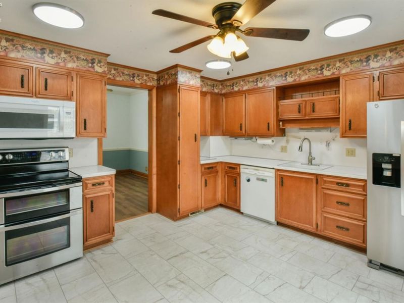 126 Euclid Avenue, Bellevue, OH 44811 Photo 16
