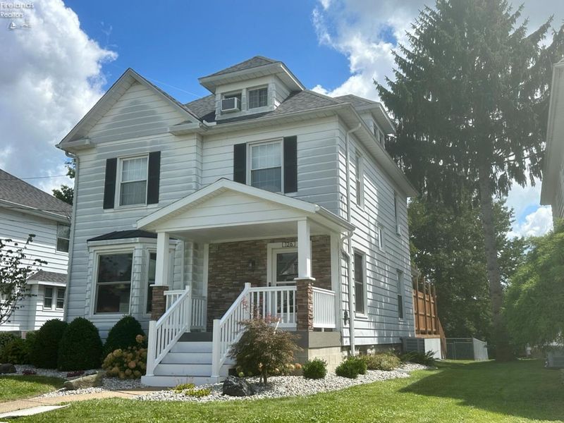 126 Euclid Avenue, Bellevue, OH 44811 Photo 2